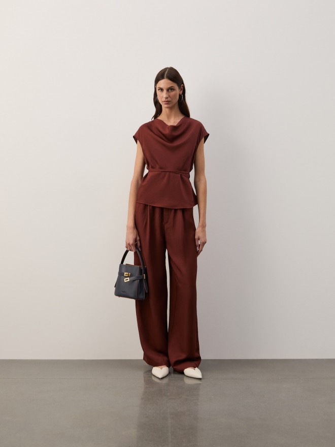 Straight-leg trousers in linen