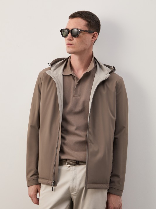 Blus�o revers�vel com capuz
