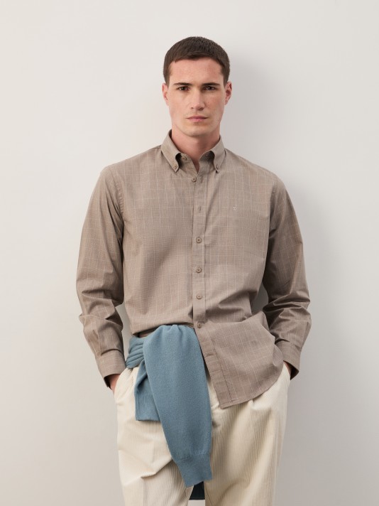 Camisa regular fit aos quadrados