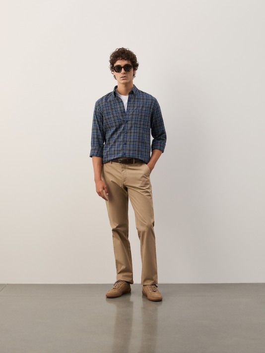 Cal�as chino regular fit em sarja