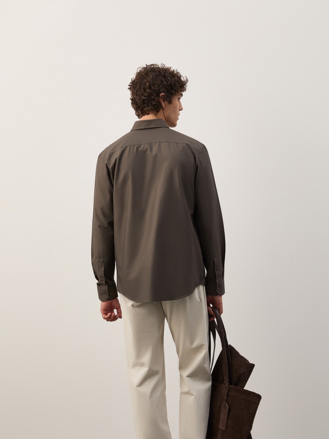 Camisa regular fit garment dye