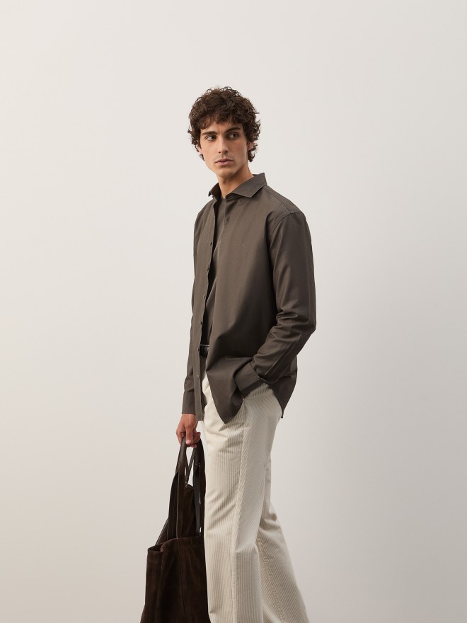 Camisa regular fit garment dye