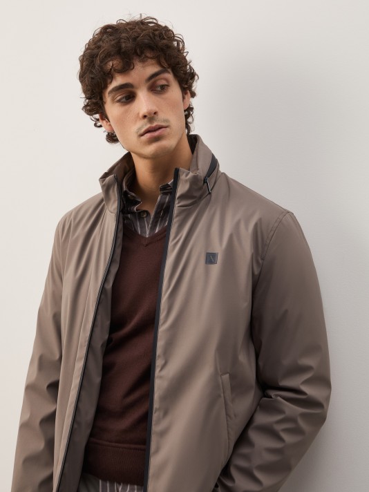 Blus�o com capuz oculto