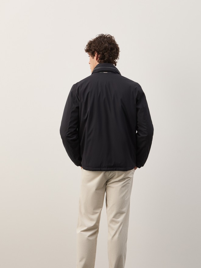 Blus�o com capuz oculto