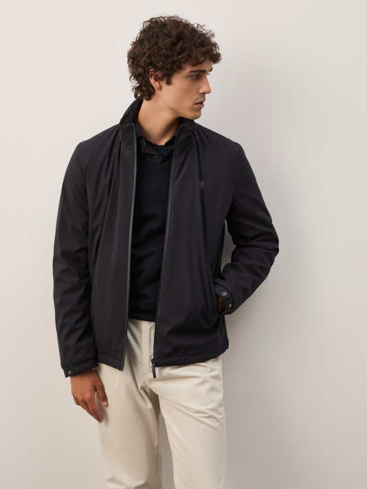 Blus�o com capuz oculto