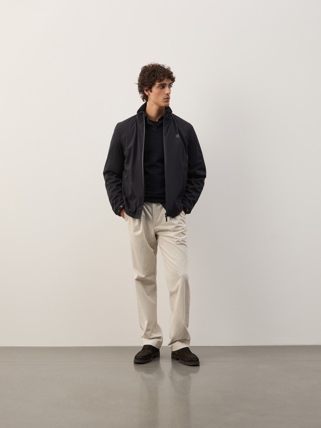 Blus�o com capuz oculto