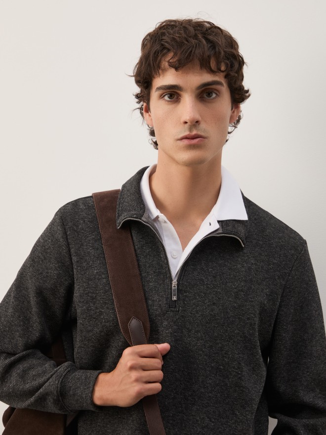 Two-tone sweater with half-zip closure