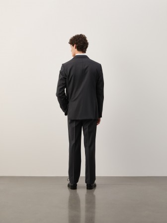 Traje de raya diplomática de corte regular Traje de raya diplomática de corte regular
