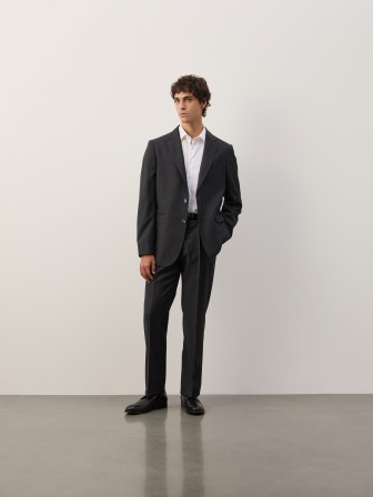 Traje de raya diplomática de corte regular Traje de raya diplomática de corte regular