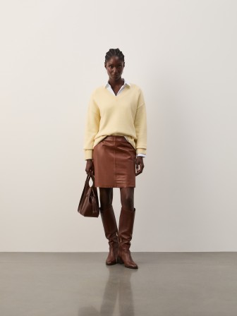 Woolen knit sweater Woolen knit sweater