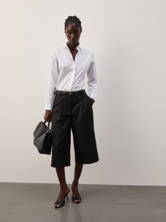Pleated Bermuda shorts