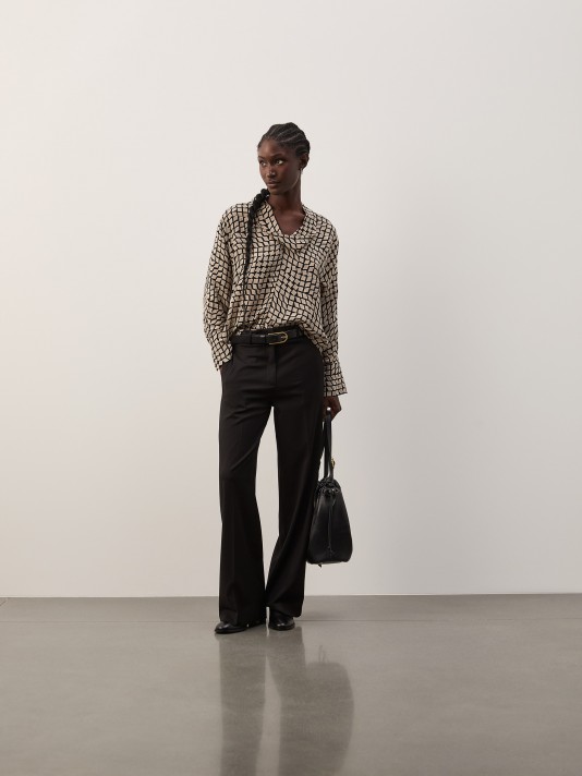 Pantalones cl�sicos con pliegues