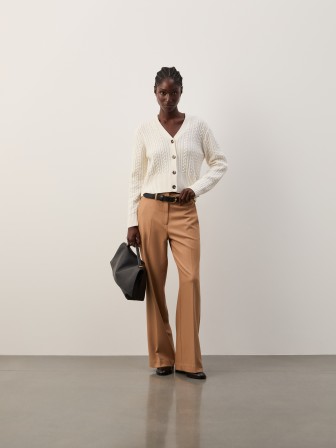 Straight-legged trousers with creases
