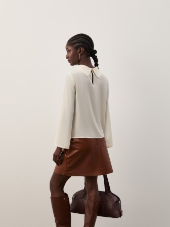Off-the-shoulder blouse in silk Off-the-shoulder blouse in silk
