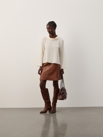 Off-the-shoulder blouse in silk Off-the-shoulder blouse in silk