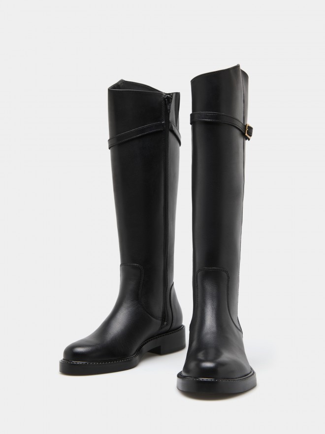 Botas de piel con hebilla Botas de piel con hebilla