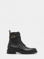 Military boots in leather Military boots in leather