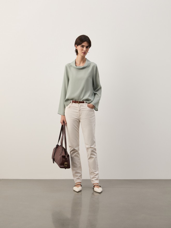 Blusa de gola caída com seda Blusa de gola caída com seda