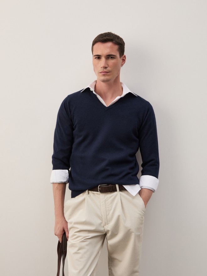 Knitted sweater with wool