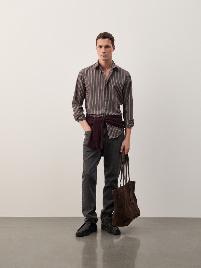 Camisa slim fit às riscas Camisa slim fit às riscas