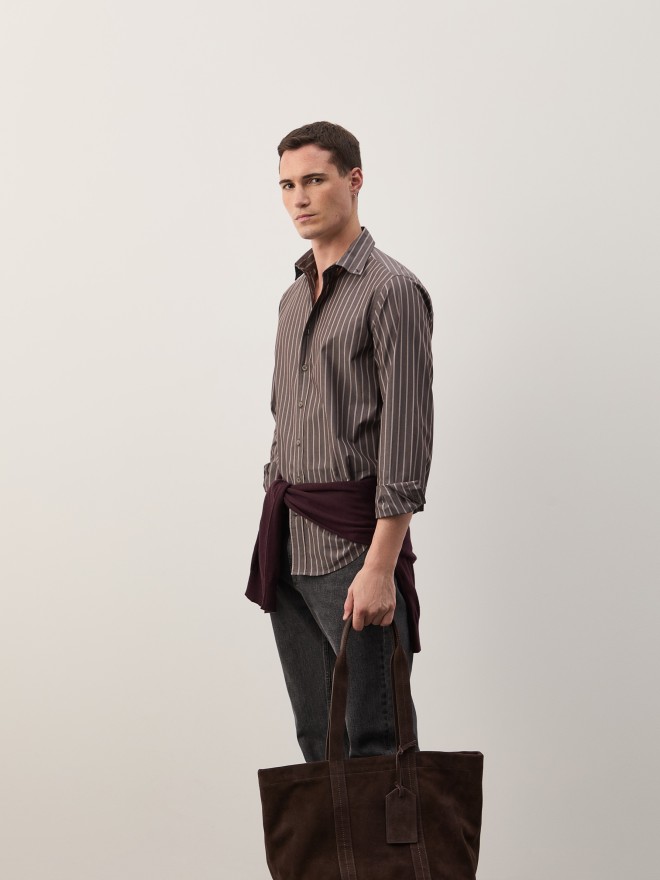 Camisa slim fit às riscas Camisa slim fit às riscas