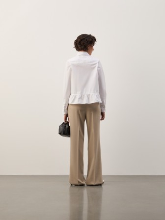 Pantalones clásicos con pliegues Pantalones clásicos con pliegues