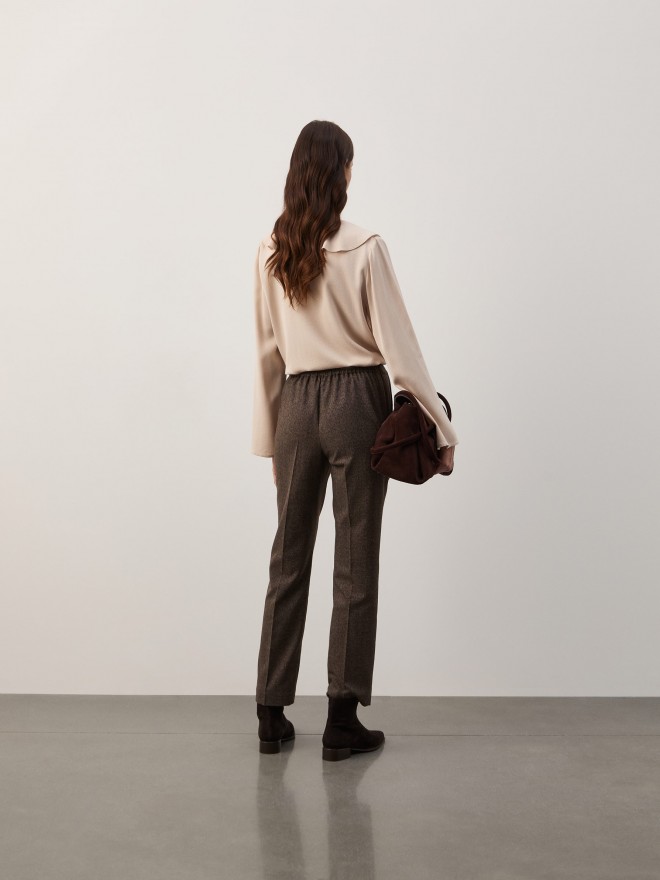 Cal�as chino com cintura el�stica